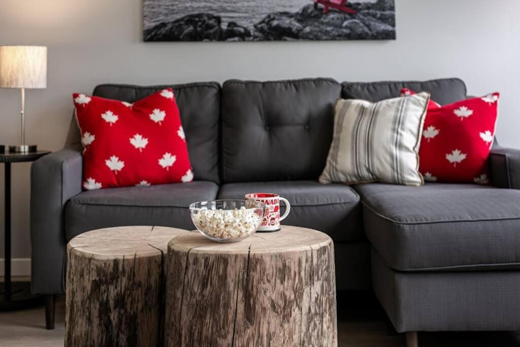 Lovely 2 Bedroom Suite Steps From The Beach Victoria Zewnętrze zdjęcie